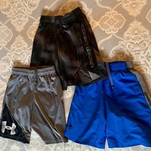 Boys Under Armour athletic shorts size YSM (7/8)